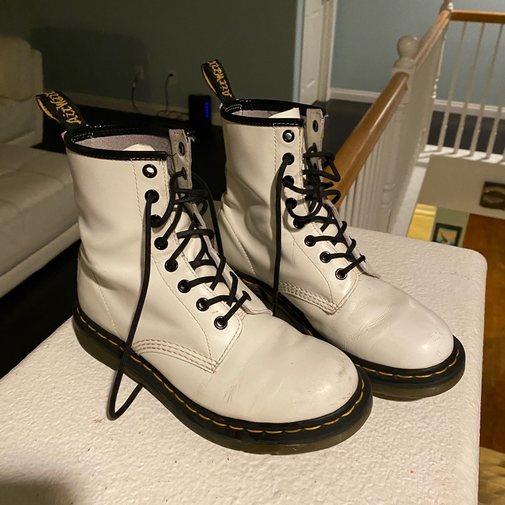 💖💖WHITE DOC MARTENS BOOTS💖💖
